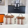 Nouvelle série de toile imperméable importée sac à main sac à bandoulière marque de mode sac cosmétique sac de grande capacité sac de téléphone portable sac de créateur noble sentiment 2024