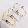 Tendance mode bijoux polyvalents bon joli Tifannissm Double t double rangée foret bracelet à ressort titane acier poli miroir vide avec boîte d'origine R49J