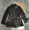 レディースジャケット女性革服の女性ボタンスーツ冬のフルジャケット服ロングスリーブジャケットファッションレターパターントップ高品質