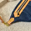 Sac de taille de taille pour hommes sacs de poitrine Classic Letter Bumbag Femmes Cross Cross Purse Denim En cuir Matière d'épaule Sac à main Zipper Fanny Pack Sacs Banes Coin Bourses