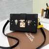 18% Rabatt auf Designerin Frauenquadratbeutel Frühling und Sommer Neue Lock -Schnalle Druck kleiner Box Crossbody Schulter Mini Trendy