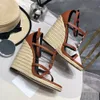 Woman Shoes Saint Y Wedge Heel Sands Cowhide Patent Leather Narrow Band Letter Clasp Womens Shoes with Woven Hemp Strips 10.5cm High Heeled Classics Rome 546