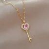 Collares colgantes Hermosos corazón Lucky Key Copper con incrustaciones Pink Zirconia Mujeres Moda de acero inoxidable Joyería de aniversario de novia