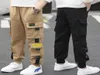 Pantaloni cargo laterali con nastro da ragazzo per bambini Pantaloni larghi stile adolescente Pantaloni cargo neri kaki Pantaloni sportivi classici per bambini per Big Boy 413 anni LJ1967484