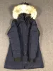 2024 Nya designer Womens Down Jacket Fashion Märke Lång kappa stor ficka päls krage termisk topp kvinnlig höst och vinter stora vindtäta kläder