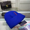 Bonnet de créateur bonnet de luxe bonnet de mode simple bonnet tricoté une variété de couleurs pour choisir des cadeaux de vacances couples avec le voyage