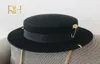 Black Cap Female British Wool Hat Fashion Party Flat Top Hat Chain Strap and Pin Fedoras for Woman for Punk Streetstyle RH12798599