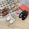 Zapatillas de diseñador mulas zapatillas mocasines de mujer sandalias de cuero genuino zapatos casuales de lujo caballo medio arrastre princetown zapato de cadena de metal cuero de vaca