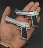 Keychains 13 Desert Eagle Pistol Gun Miniature Model Keychain Full Metal Shell Eloy kan inte skjuta pojke födelsedagsperiod hel3189301