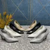 24Ss Décolleté in pelle da pendolarismo da donna Moda da donna Luxurys di alta qualità Designer Classico Regina Lucida Carriera Scarpe eleganti iconiche Nero Grigio Bianco Nudo 8,5 cm 35-42