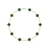 Nouveaux colliers de pendentif de mode classiques pour femmes Élégant collier de méd d'office de trèfle 4 / quatre feuilles