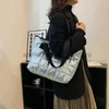 Torby na ramię Nowa moda duża torebki wyściełane jesień kołdry kobiety luksusowy pu dół bawełniany crossbody torba zimowa