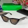 nieuwe mode luxe designer zonnebril cat eye UV400 1101 beschermende lenzen retro brillen zwarte frames plank outdoor populaire brillen eenvoudige vintage brillen