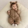 urodzony Baby Romper Winter Gtromen Bawełniany kombinezon niemowlę onesie polarowa podkładka z kapturem rompers dla chłopców ubrania dla dzieci strój 231227