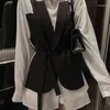 Ternos femininos Camisas brancas Design feminino Fense Small Crowd 2023 Style Slim Waigh Manga Long Top Blazer feminino Alfaiataria