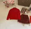 Brand Girls TrackSuits Little Bear Wzór Jacquard dla dzieci garnitury Rozmiar Sweter i krótka spódnica z skarpetami w kratę Dec20