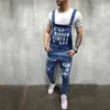 2023 moda masculina rasgado jeans macacões tornozelo comprimento carta impressão angustiado denim bib macacão para homens suspender calças 231227