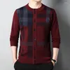 Maglioni da uomo Cardigan alla moda Tinta unita scozzese Business Casual Maglione lavorato a maglia Giacca calda con scollo a V