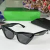 Neue trendige Marken-Designer-Sonnenbrille Cat Eye UV400-Schutzgläser 1101 1101S-Stil Schwarze Rahmen Outdoor Einfache beliebte Retro-Brillen