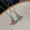 2024 DESIGNERS Saturn Collier d'amour complet en diamant pour femme, exquis, léger, luxueux, de haute qualité et de petite forme, avec chaîne de collier de style fille douce, fraîche et épicée