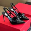 Marka Pompalar Kadınlar Bowtie High Topuklu Klasikler Metal V-Buckle Siyah Kırmızı Patent Deri Dikiş Topuklar 7cm 10cm İnce Topuk Slingback Düğün Ayakkabıları 35-42 Kutu