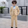 Fiore di primavera Ragazzi Abiti formali Abbigliamento Set Bambini Cappotto Gilet Pantaloni 3 pezzi Abito da smoking da sposa Bambini Blazer Costume di compleanno 231228