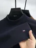 メンズTシャツライトラグジュアリー秋と冬のトレンディストライプ刺繍デザインハーフハイカラー品質の長袖ウォームベルベットTシャツ