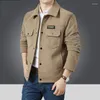 Herrenjacken Männer Jacke Vintage Cord Bomber Frühling Herbst Multi-Tocket-Revers-Ein-Bastel-Mantel Korean Blazer Kleidung