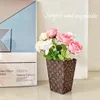 Designer Popcorn Basket Desktop Decoration Brown White Classic Letter Logo Leather Vase Home Happiness Decoration Miscellaneous Storage Box Flower Basket