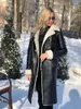 女性のトレンチコートスリムフィット長スリーブコートヨーロッパとアメリカ2023ファッションヘアスプライス冬の温かいPUレザー