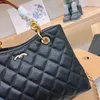 Lüks Fransız Marka Tasarımcı Kadın Tote Çantalar Yüksek Kaliteli Moda Büyük Kapasite Orta Çağ Omuz Çantası Omuz Deri Klasik Elmas Kafes Kafesi Crossbody Bag