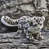 Neige léopard en peluche jouet mignon snow panther pelusHie animaux réels simulation de poupée en peluche kawai cadeaux pour les enfants 231225