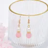 Collier Boucles d'oreilles Set Designer Fashion Elf Elf Pink White Acrylique Perle Bijoux pour femmes