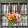 Flores decorativas naturais olhando cesta de suspensão flor artificial vibrante com gancho para simulação de aparência realista