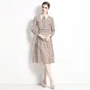 LAPEL ELEGANT PRINT FIT SHIRTS Dress Långärmad kvinna Designer Slim High midje Casual Vacation Ruched Midi Dressess 2024 Spring Fall Runway Formal Party Ballgown