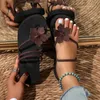 Tofflor kvinnor utomhus lätt coola skor damer platt flip-flop svart non-halp grundläggande hem glid sandaler chaussures femme
