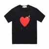 Moda Mens Jogar camiseta Cdg Designer Corações Casual Womens Des Badge Garcons gráfico tee coração atrás da letra no peito t-shirt ch20