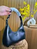 borsa a tracolla della borsa designer Nuova Trend Rigriscio retrò di alta qualità versatile Crescent Crescent Classic Women's Borse