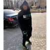 Trapstars Trackbles Suits устанавливает капюшоны с радужными полотенцами.