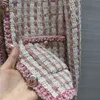 24 fw damski płaszcz haftowany bawełniany tweed bluzja z literami guziki vintage designer płaszcz dziewczęta Milan Runway Różowy projektanta Tops Blazer warkocz Blazer