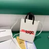 Instagram Small Square 2024 Nya fashionabla och personliga minimalistiska kvinnors väska, handhållen crossbody -väska för kvinnor