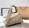 Designer Lana Borse tote portatili Borsa a tracolla in pelle di lusso Manico da donna Borsa da pendolarismo sotto le ascelle di grande capacità