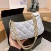 2024 Woman Moon Bags Chain Shoulder Bags Designer Bag liten handväska Baguette Fashion Lady Purse 3 färger läder 5A
