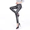 Kvinnor Autumn Winter Keep Warm Slim Leather Leggings High midja Skinny Faux Leather Pants Kvinnlig Tjock Fleece Pu Legging 231228