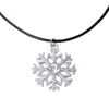 Hänge halsband mode rhinestone crystal inlay ihålig metall rodiumpläterad snöflinga charm halsband för vinter julklappsmycken