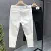 Mäns jeans högkvalitativa koreanska gatan smala för våren och hösten med denimtyg avslappnad solid vit svart punkbyxor