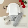 2024 Lente Baby kinderkleding sets kleine jongens liefde hart brief gedrukt sweatshirt broek 2 stks Valentijnsdag baby casual outfits Z6388