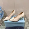 Chaussures à talons hauts en cuir pour femmes, chaussures simples à la mode, petit talon de chat pointu et frais, bouche peu profonde, nouvelle collection printemps 2024