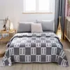 Großhandel Flanell Milch Samt Decken Nickerchen Sofa Decke Korallen Fleece Klimaanlage Decke Herbst und Winter