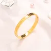 18K Banhado A Ouro Designer Pulseiras Mulheres Bangle Jóias De Luxo 925 Banhado A Prata Aço Inoxidável Emboss Presente Dos Amantes Do Casamento Com Embalagem Da Marca